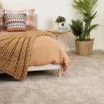 Alisa polyester carpet in Cosiness installed in a room